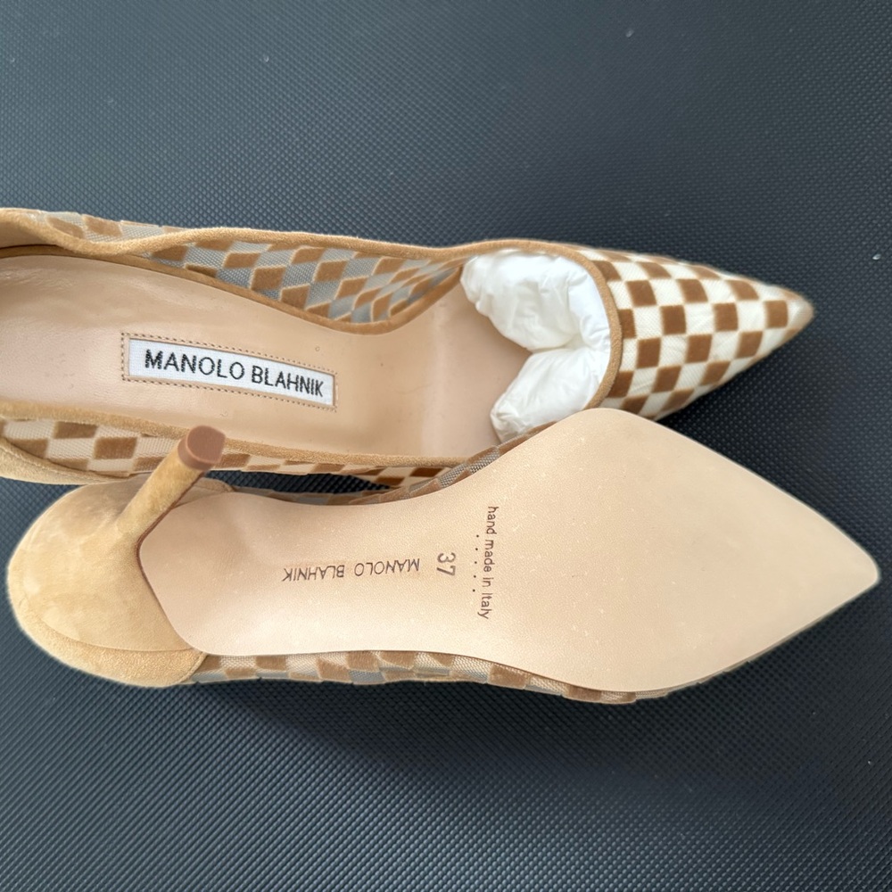 Manolo Blahnik Tan Heels Elegant Design